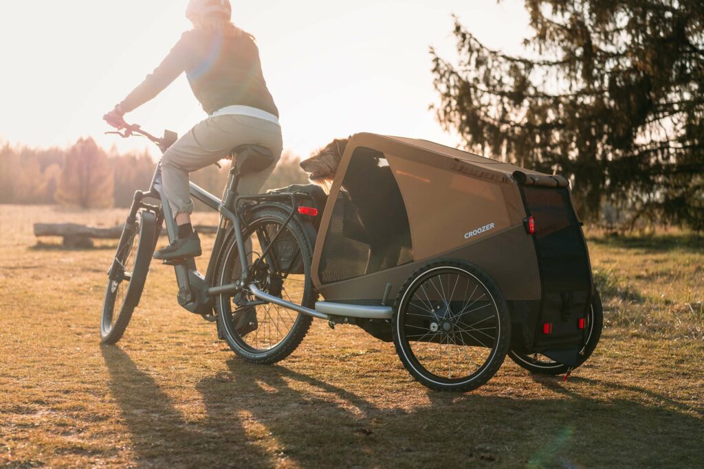 Fahrradfahren mit Hund: Fahrrad mit Anhänger